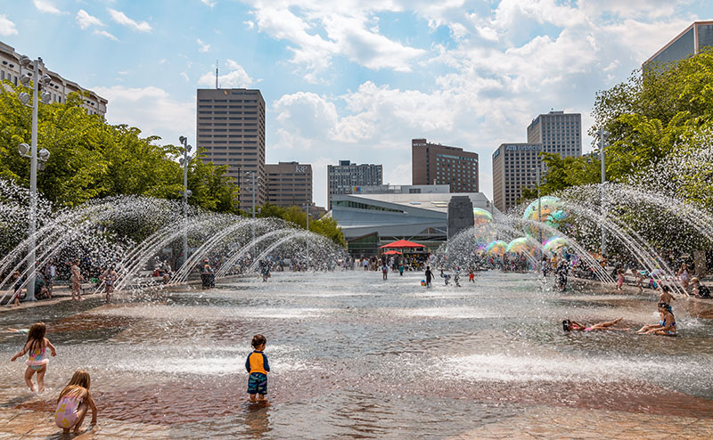 Kids splashing in City Hall fountain